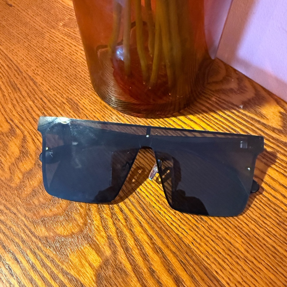 Simply Vera Vera Wang Black Oversized Sunglasses